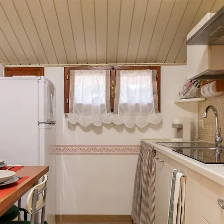 Apartment La Mansarda A Due Passi Dalla Stazione - Italywego